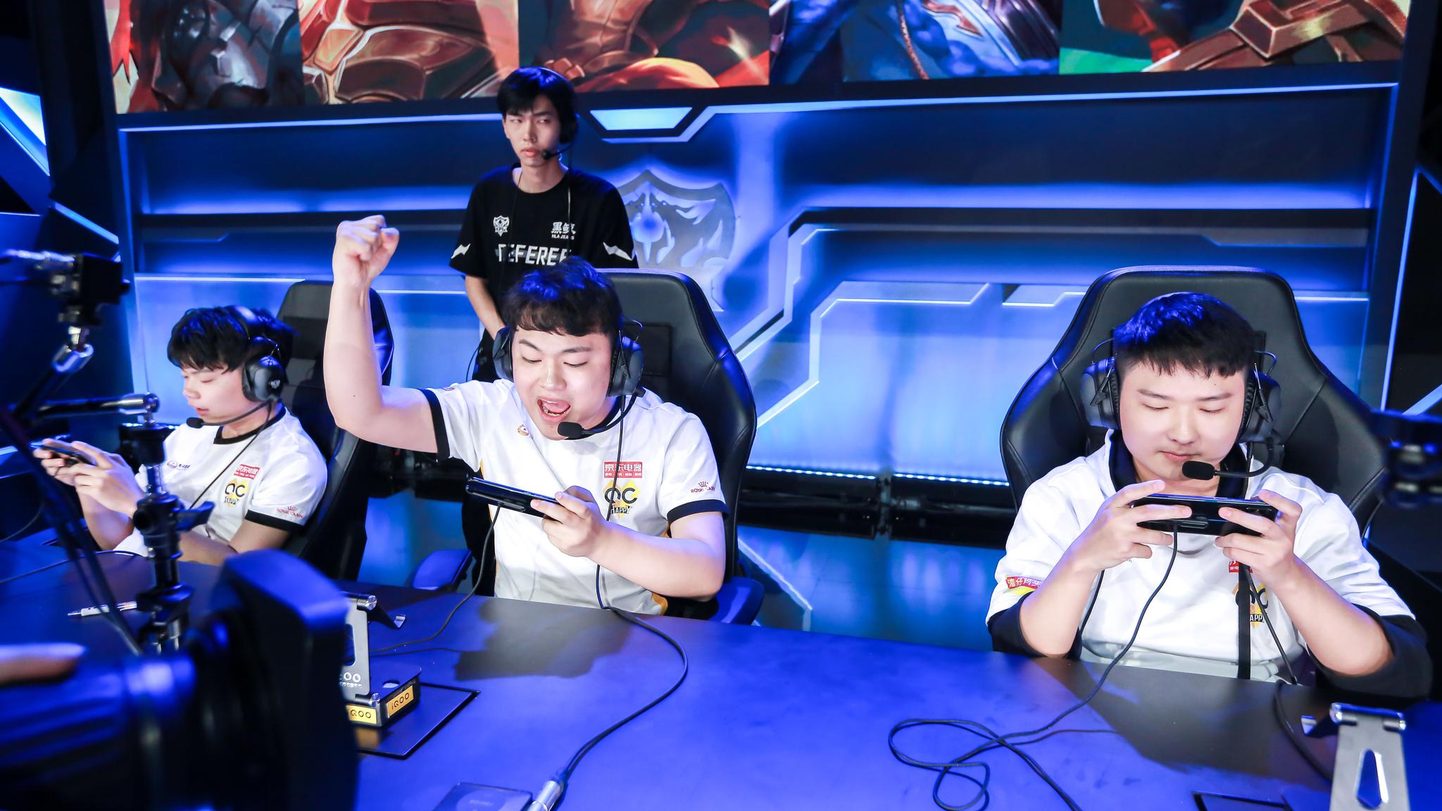 【快讯】Illuminar突然下放全部主力，计划重组阵容