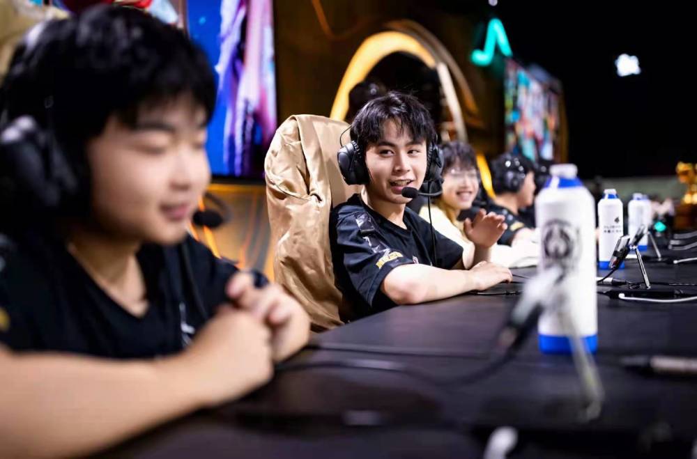 冠军阵容基石已进入离队倒计时，FPX需尽早找到接班人